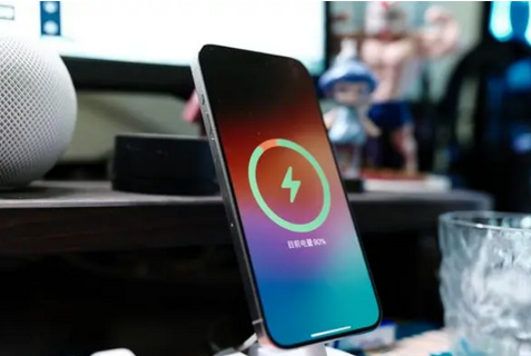 淇县苹果15换屏服务分享用什么充电器给iPhone15充电更好 